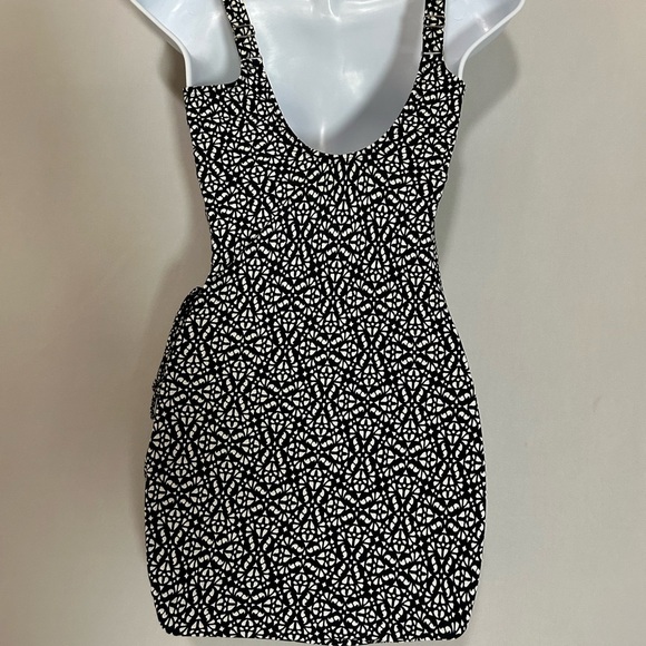 L.L. Bean Black and White One Piece Swim Dress. Size 8. - Picture 4 of 8